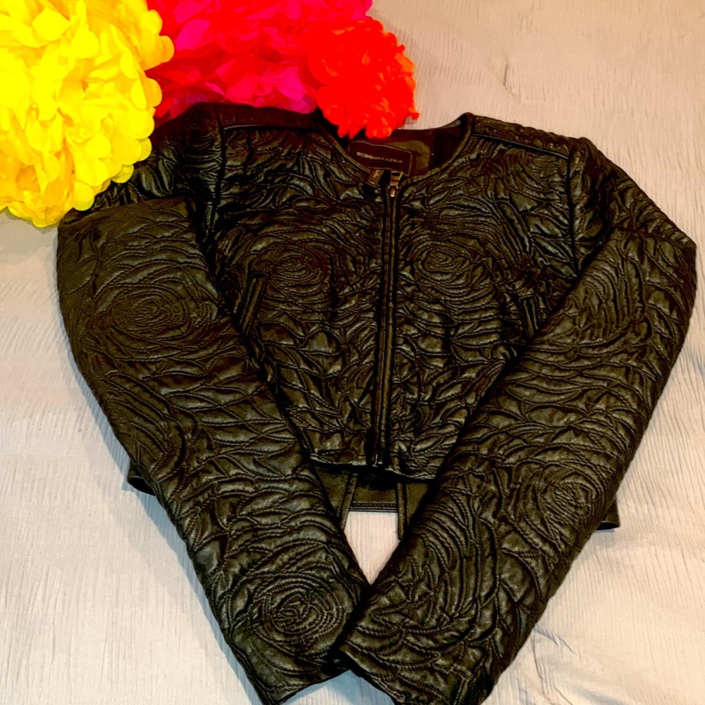 Gently used faux leather cropped jacket. Perfect complement to any outfit.